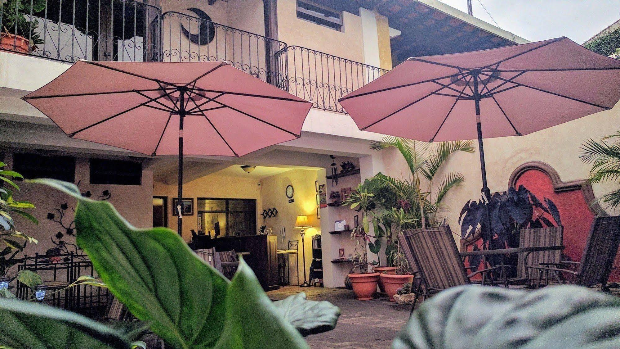 Hotel Posada De La Luna أنتيغوا غواتيمالا المظهر الخارجي الصورة